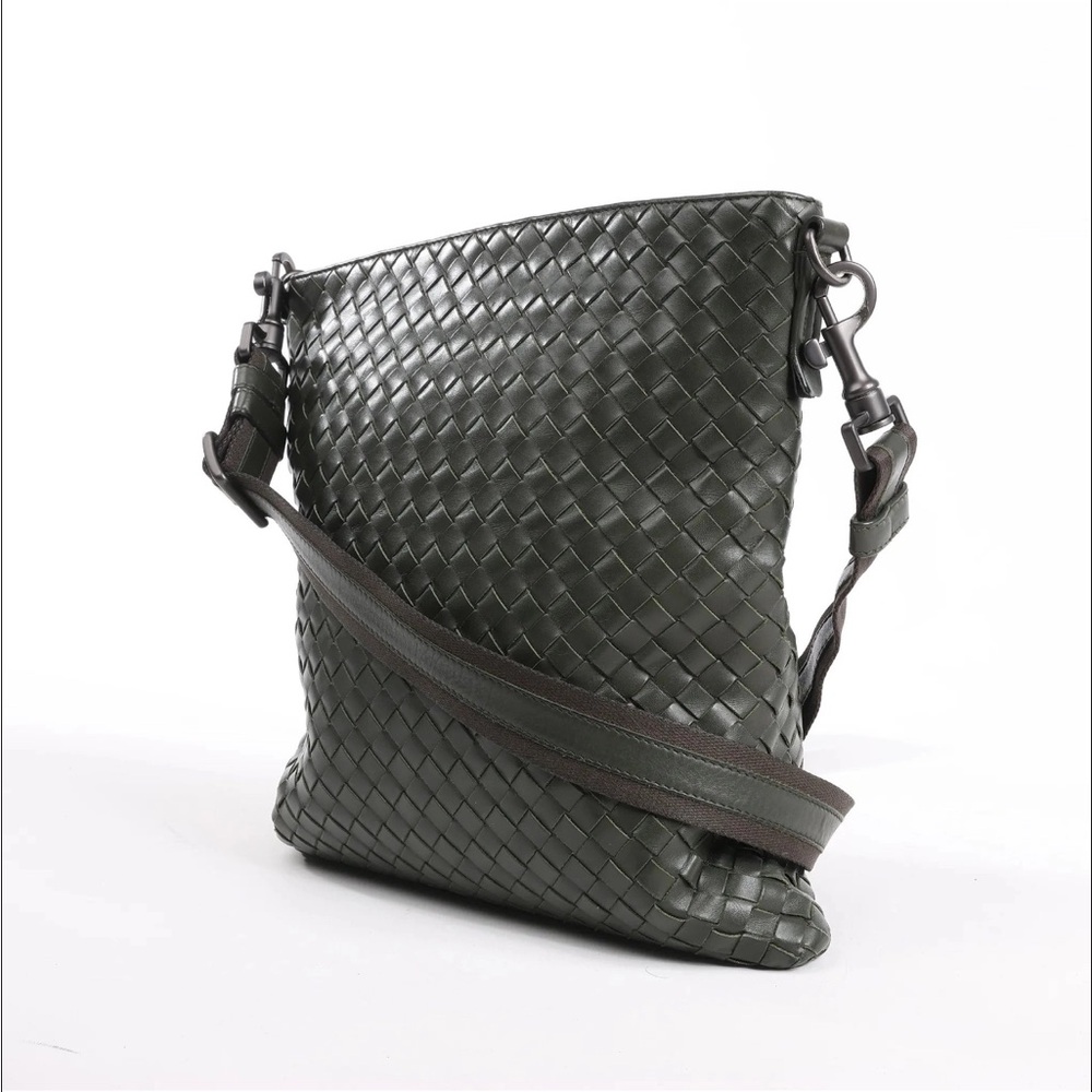 Bottega Veneta Nappa Intrecciato VN
Crossbody Messenger Bag in Green